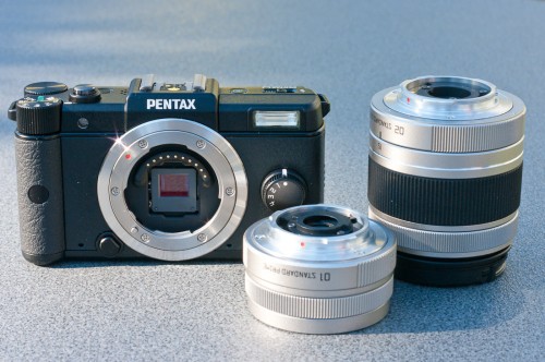 PENTAX Q-Set mit Standard- und Zoom-Objektiv