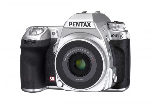 Pentax K-5 silver (Quelle: Pentax)